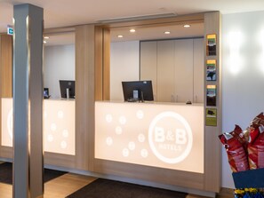 Lobby - B&B Hotel Oberhausen am Centro (Oberhausen)