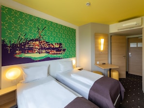 Twin Room | Desk, soundproofing, free WiFi, bed sheets