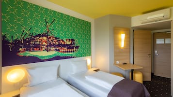 Twin Room | Desk, soundproofing, free WiFi, bed sheets