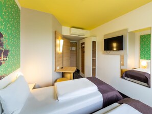 Habitación doble | Escritorio, insonorización, wifi gratis y ropa de cama