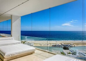 Una spiaggia nelle vicinanze