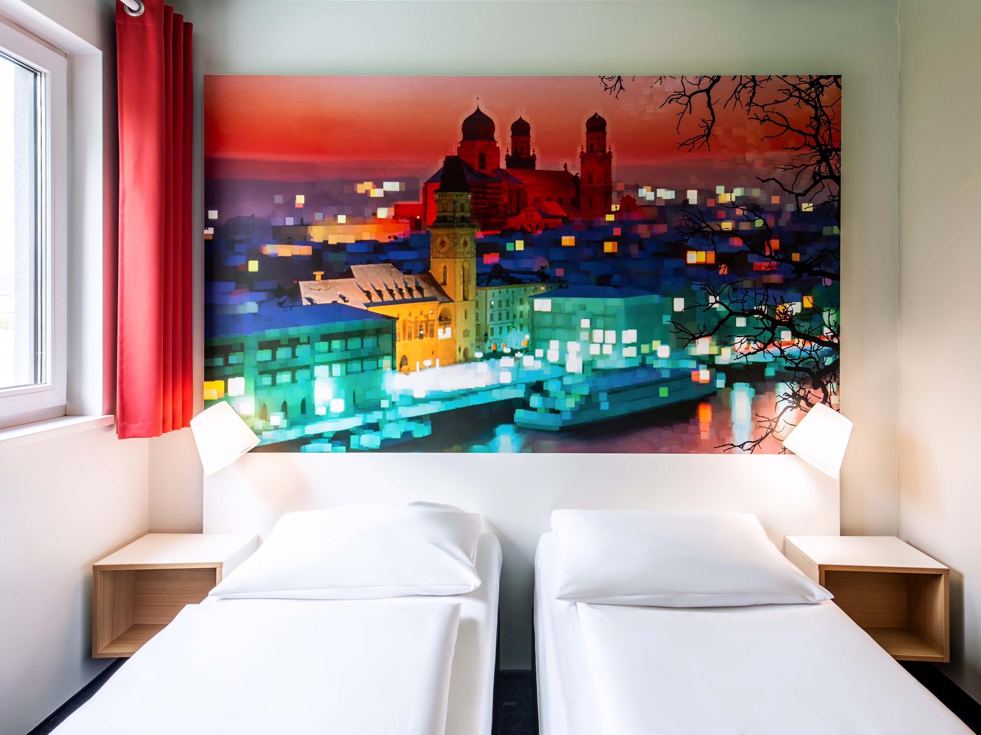 Hypo-allergenic bedding, desk, free WiFi, bed sheets