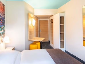 Double Room | Hypo-allergenic bedding, desk, free WiFi, bed sheets - B&B Hotel Passau-West (Passau)