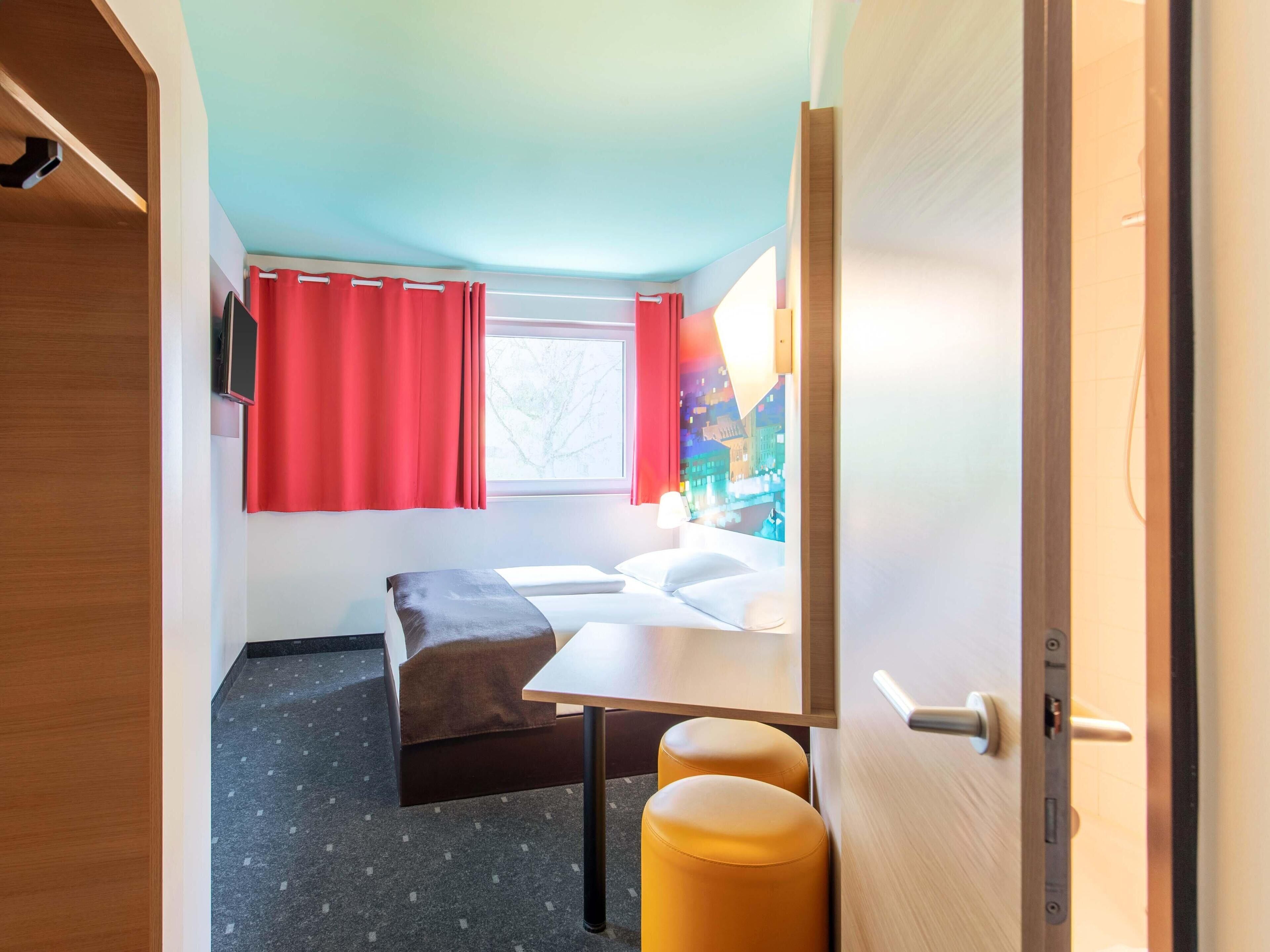 Camera doppia | Biancheria da letto ipoallergenica, una scrivania, Wi-Fi gratuito