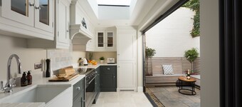 4 St Martins Lane. Luxurious Central York Town House. Newly refurbished