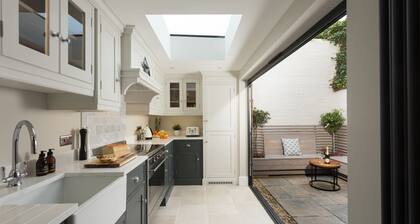 4 St Martins Lane. Luxurious Central York Town House. Newly refurbished