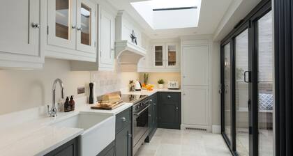 4 St Martins Lane. Luxurious Central York Town House. Newly refurbished