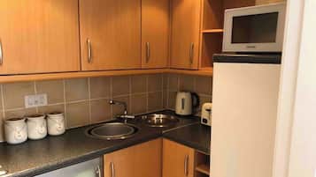 Fridge, microwave, stovetop, electric kettle