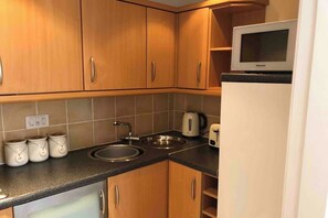 Fridge, microwave, stovetop, electric kettle