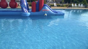 Cabaña, varias camas | Piscina | Una piscina al aire libre