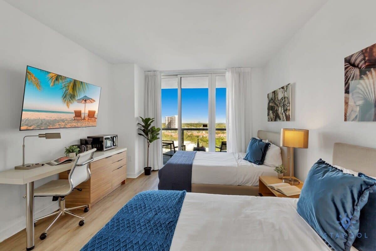 Desk, iron/ironing board, WiFi, bed sheets