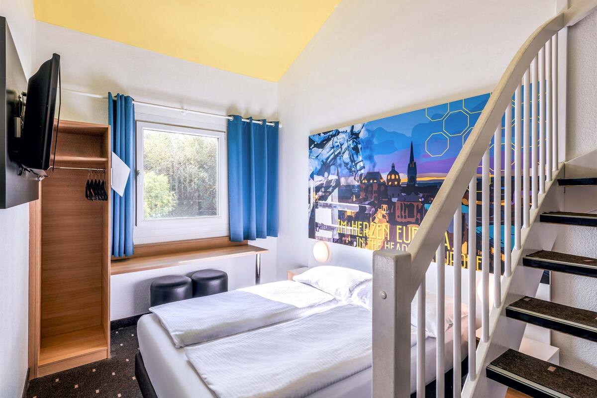 quadruple room | 1 bedroom, hypo-allergenic bedding, desk, soundproofing