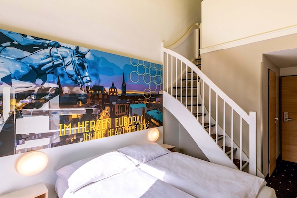 Allergikerbettwaren, Schreibtisch, schallisolierte Zimmer