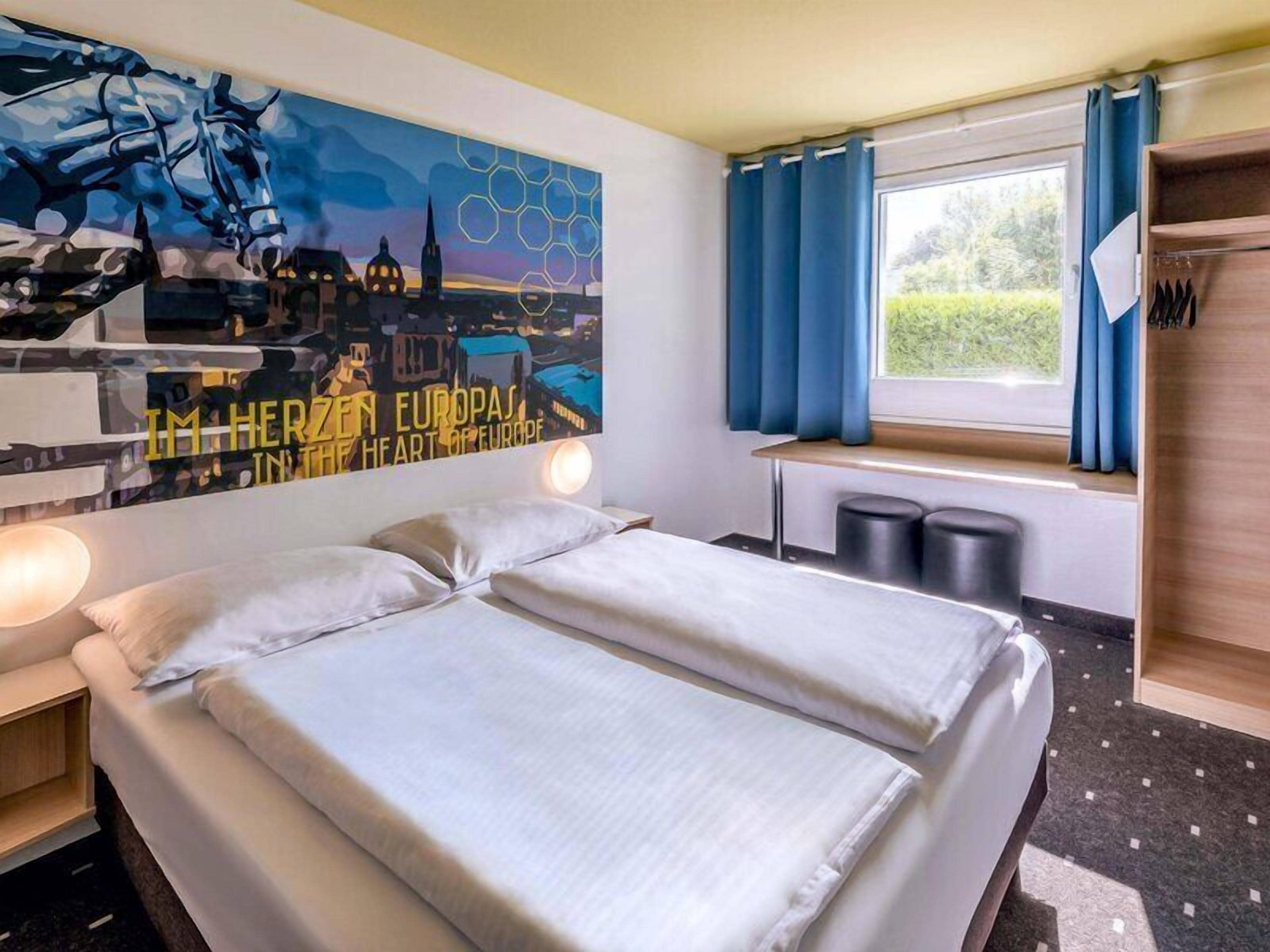 Hypo-allergenic bedding, desk, soundproofing, free WiFi