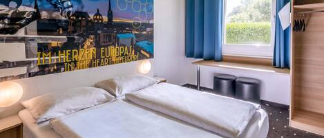 Hypo-allergenic bedding, desk, soundproofing, free WiFi