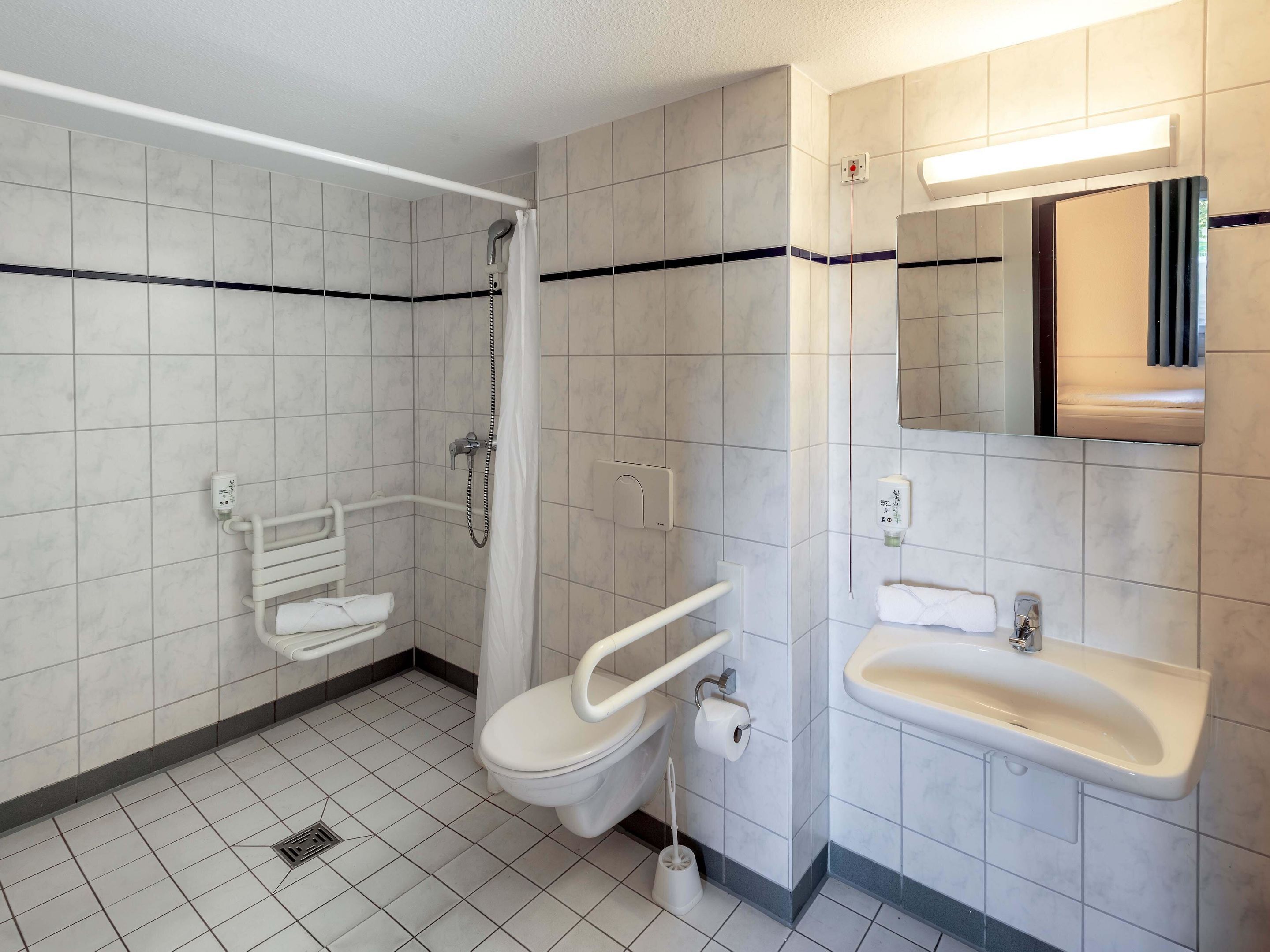 Dusche, Haartrockner, Seife, Shampoo