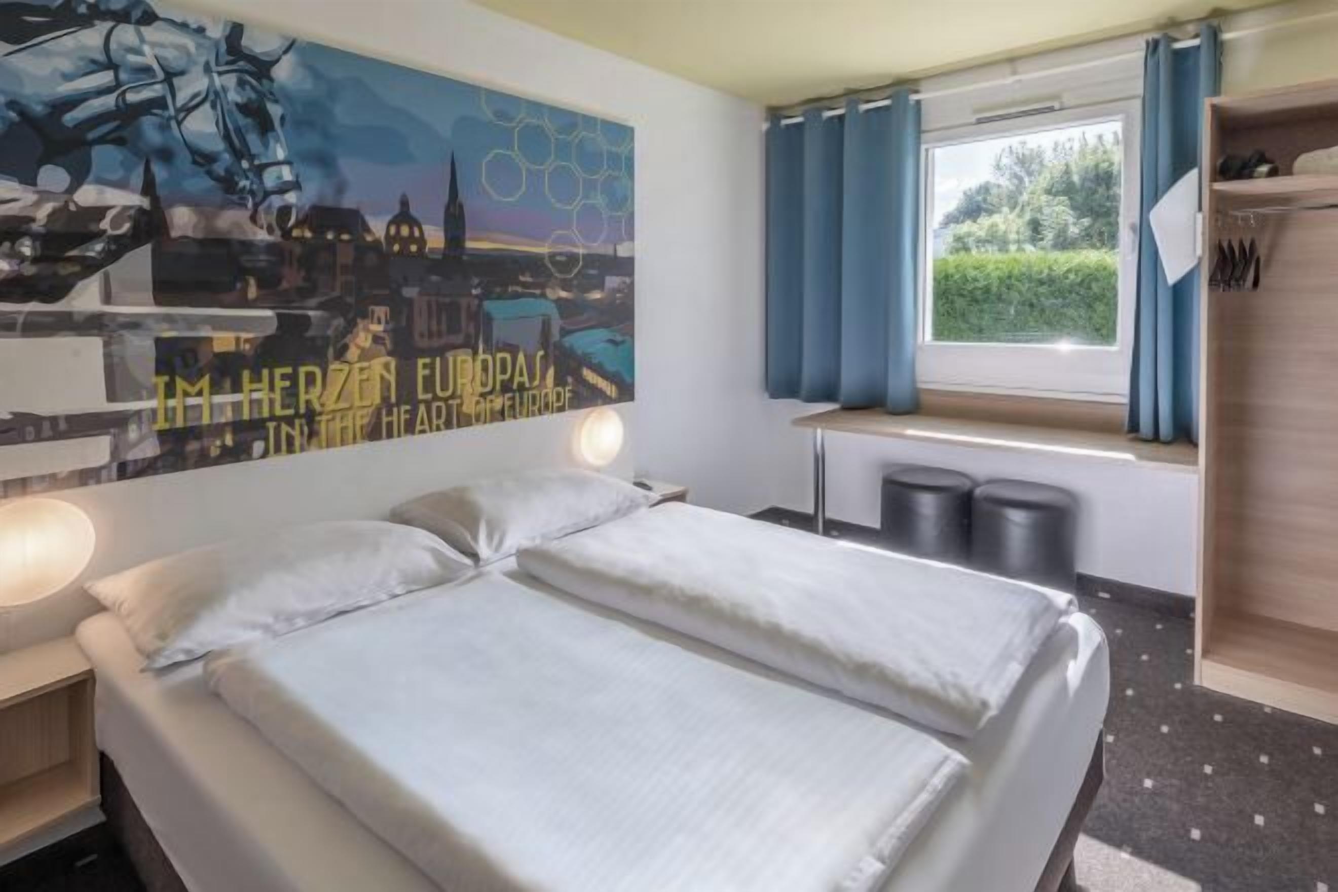 Ropa de cama hipoalergénica, escritorio, insonorización y wifi gratis 