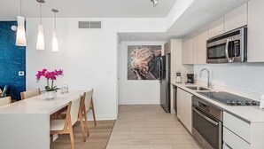 Coffee/tea maker, fridge, microwave, oven - Apartment w/ Balcony,Pool, Views and Near Beach (Hallandale Beach)