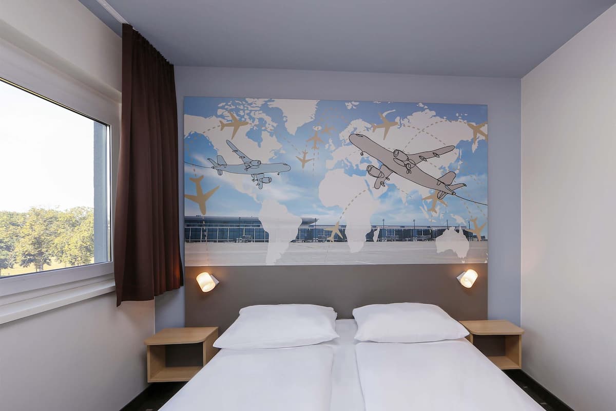 Double Room | Desk, soundproofing, free WiFi, bed sheets