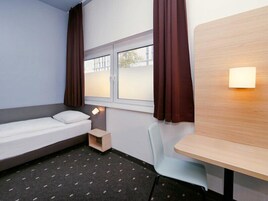 Schreibtisch, schallisolierte Zimmer, kostenloses WLAN, Bettwäsche