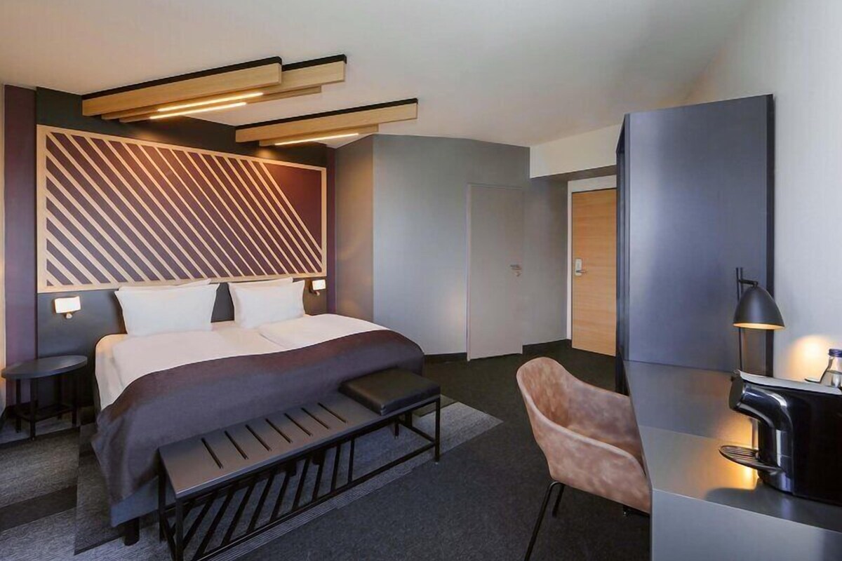 Premium Double Room | Desk, soundproofing, free WiFi, bed sheets