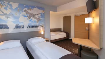 Quarto triplo | Escrivaninha, quartos à prova de som, Wi-Fi de cortesia, roupa de cama