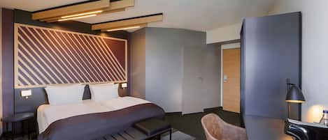 Premium Double Room | Desk, soundproofing, free WiFi, bed sheets