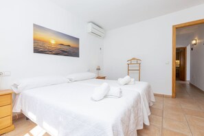 4 slaapkamers, een kluis op de kamer, een strijkplank/strijkijzer, wifi