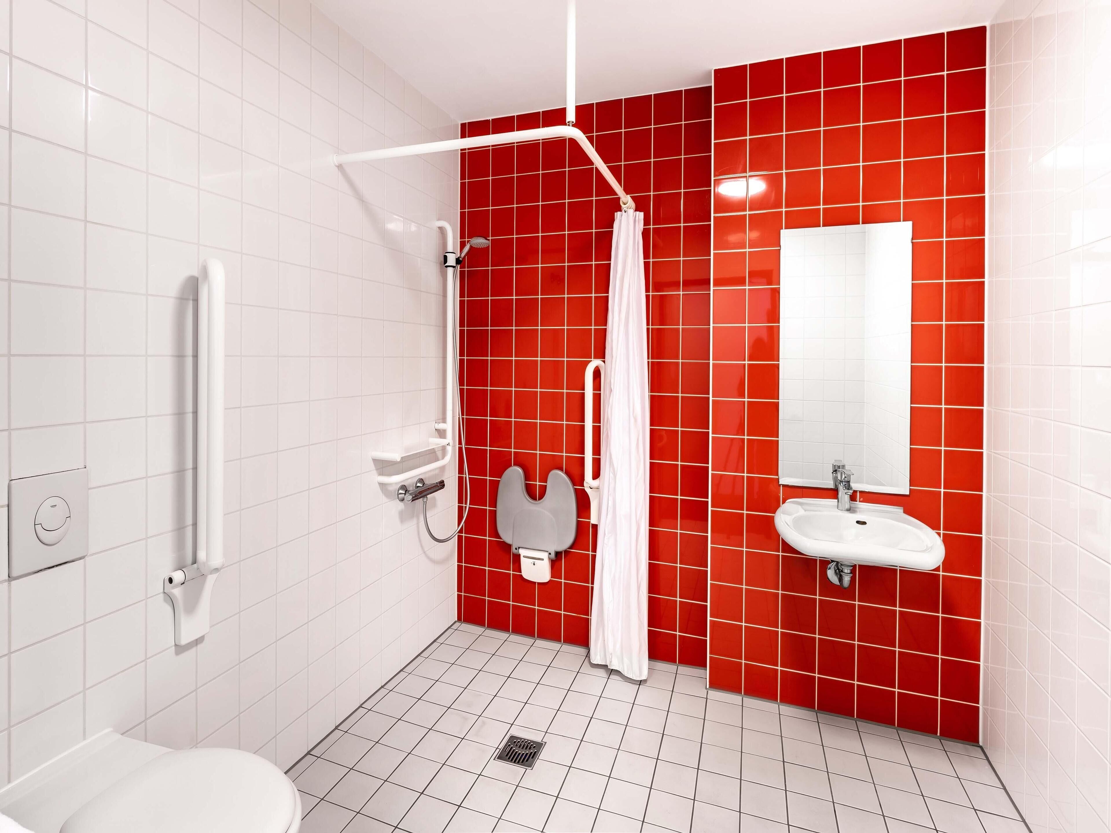 Een douche, een haardroger, handdoeken