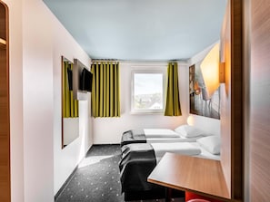 Quarto duplo | Roupas de cama antialérgicas, escrivaninha, quartos à prova de som