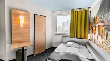 Hypo-allergenic bedding, desk, soundproofing, free WiFi