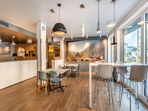Petit déjeuner buffet (13.9 EUR par personne)