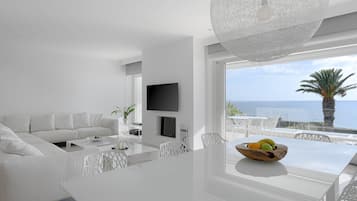 奢華別墅, 4 間臥室, 海景, 海濱 | 起居區 | 45-吋智慧型電視、數位頻道、電視、壁爐