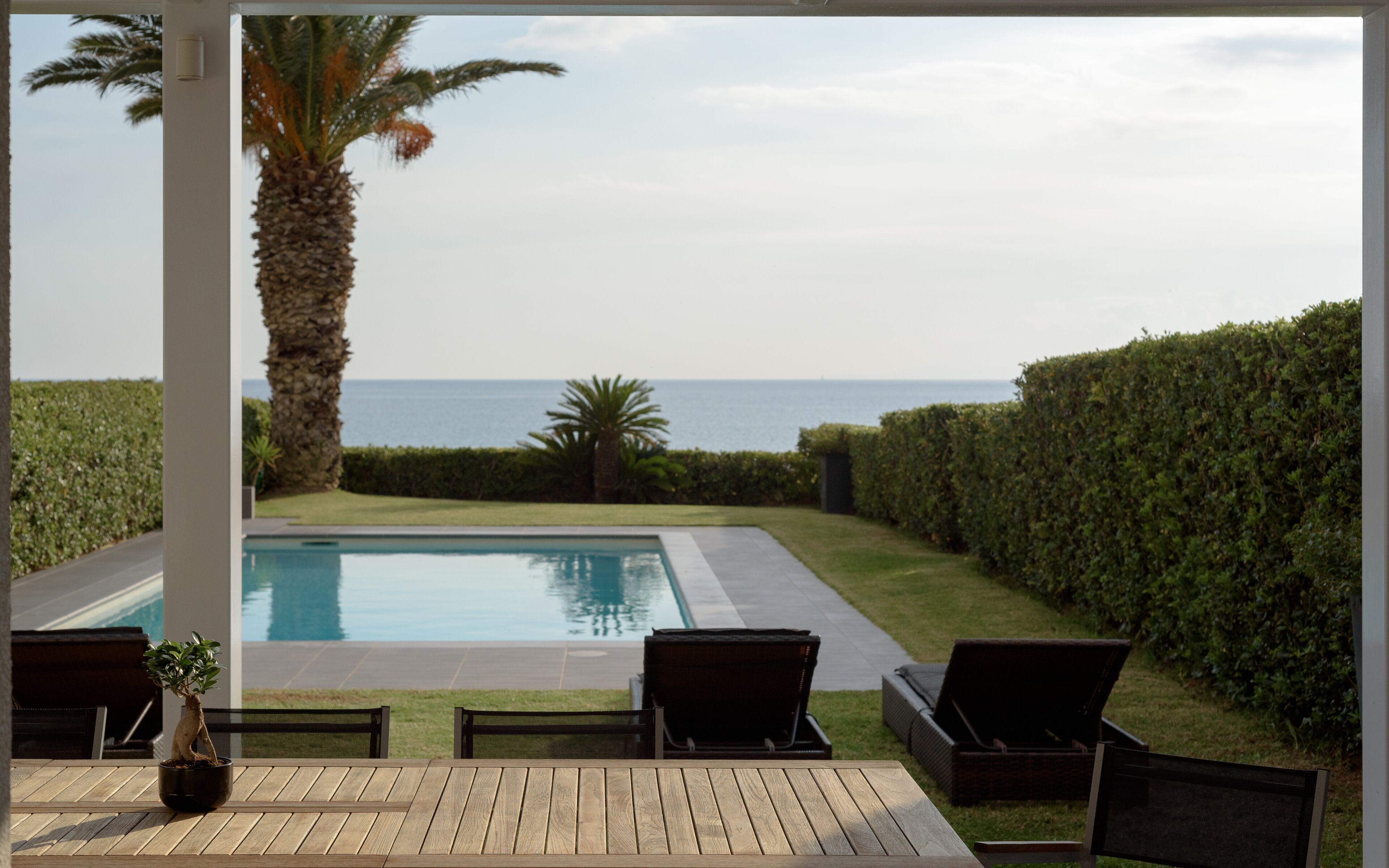Luxury Villa, 4 Bedrooms, Sea View, Beachfront | Pemandangan dari bilik