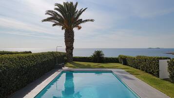 Outdoor pool, sun loungers