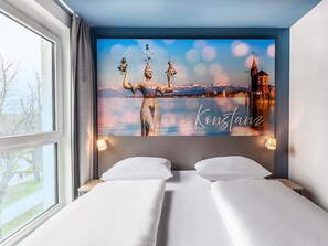 Desk, free WiFi, bed sheets - B&B Hotel Konstanz (Konstanz)