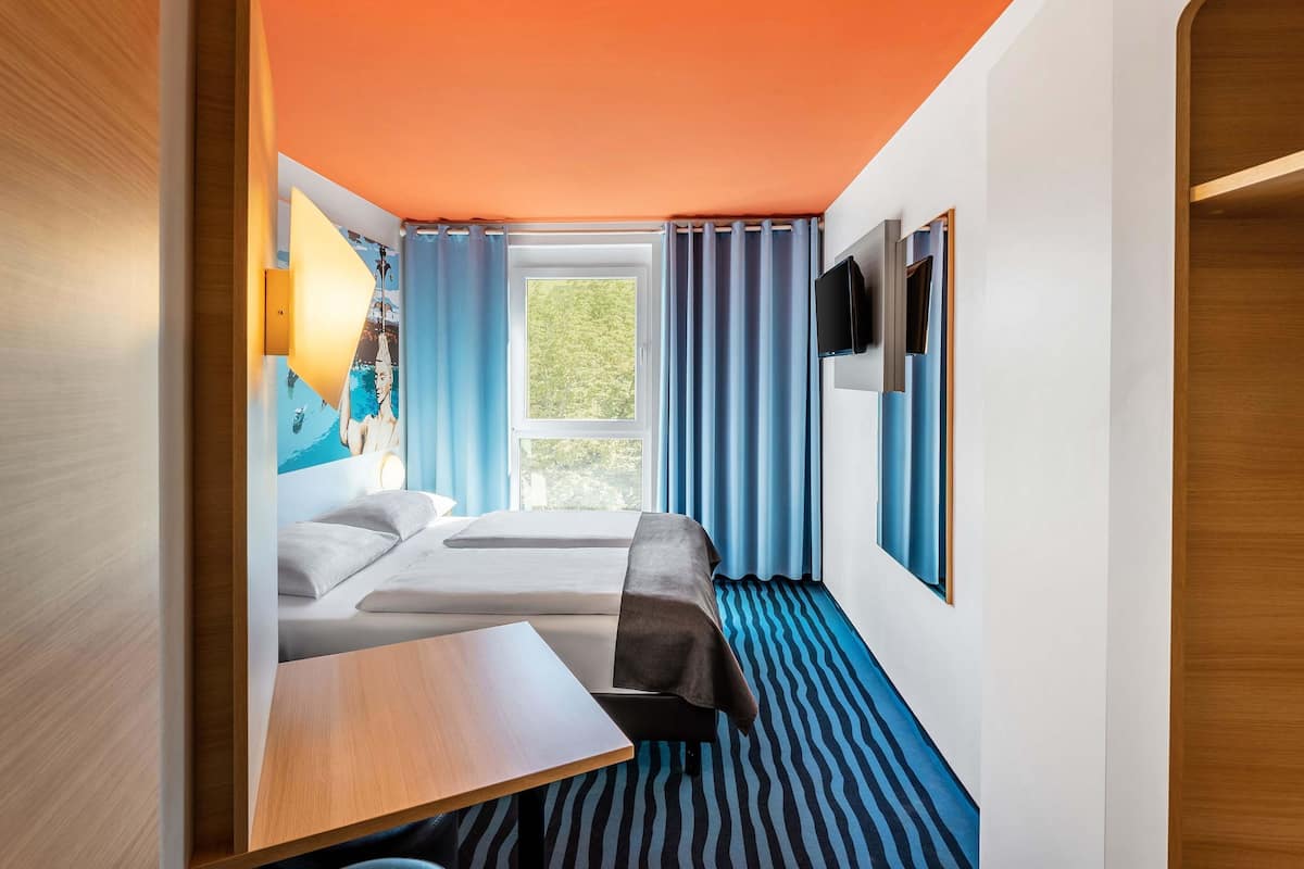 Dobbeltrom | Skrivebord, wi-fi (inkludert) og sengetøy