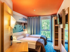 Triple Room | 1 bedroom, desk, free WiFi, bed sheets
