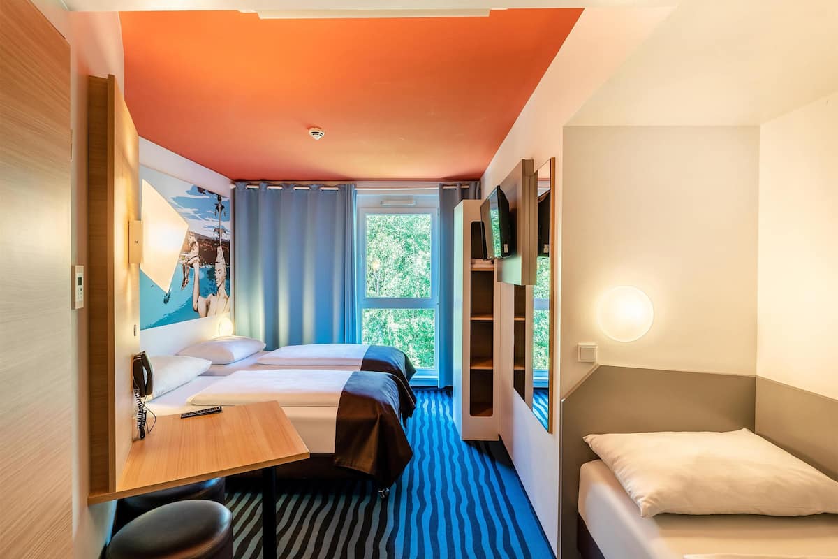 Triple Room | 1 bedroom, desk, free WiFi, bed sheets