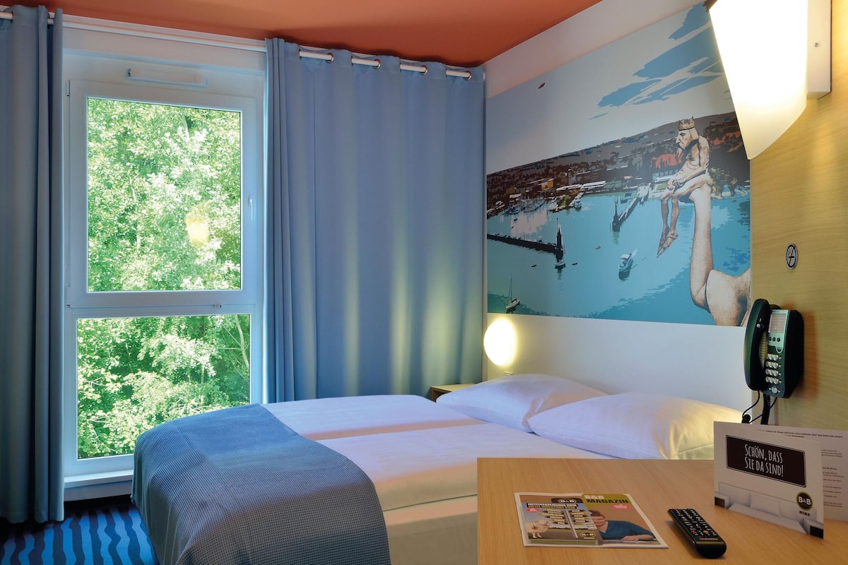 Desk, WiFi (free), bed sheets