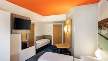 デスク、WiFi (無料)、ベッドシーツ