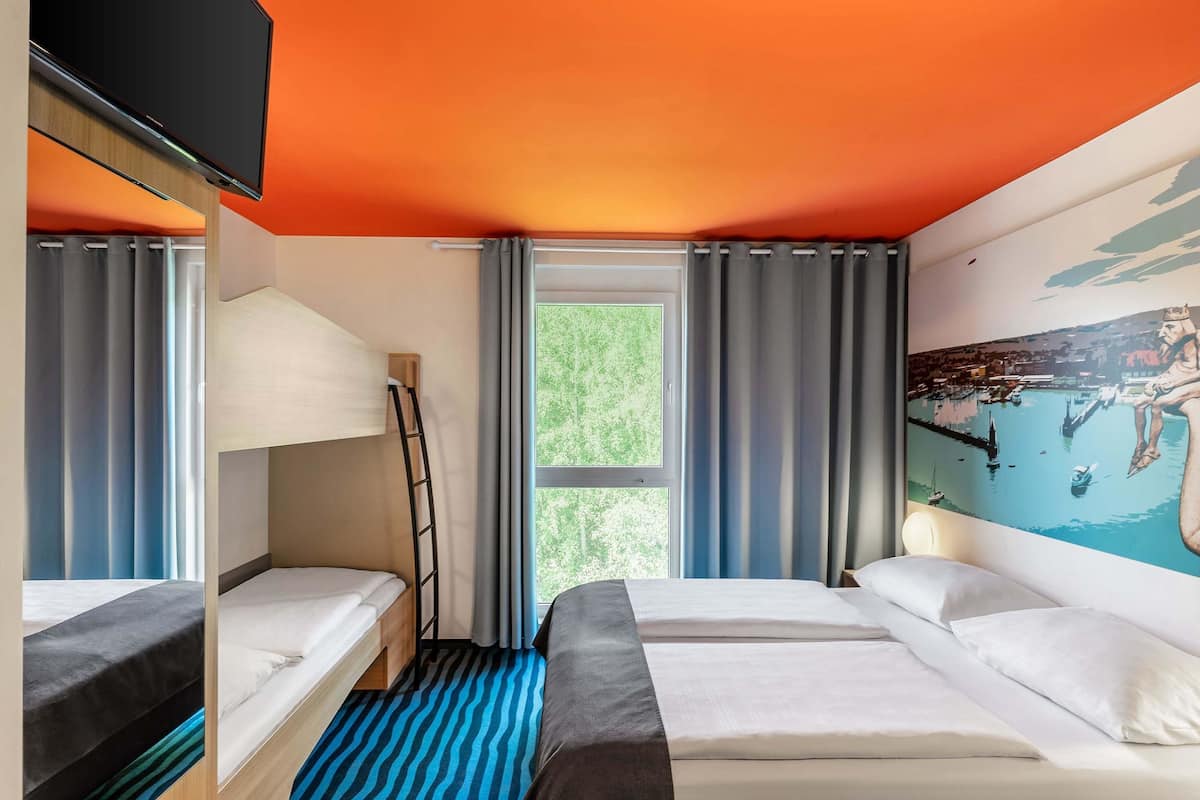 Firemannsrom | Skrivebord, wi-fi (inkludert) og sengetøy