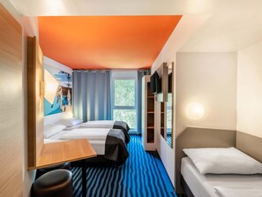 Triple Room | Desk, free WiFi, bed sheets - B&B Hotel Konstanz (Konstanz)
