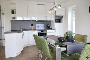 Haus Nina - Sonnenweg 20 | Bếp riêng | Tủ lạnh, lò vi sóng, lò nướng, bếp nấu 