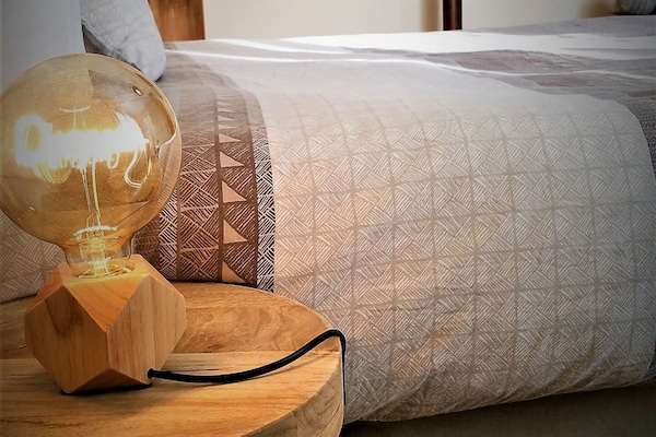 2 slaapkamers, geluiddichte muren, een strijkplank/strijkijzer