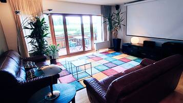 Smart TV, video games, DVD player, books