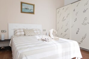 1 chambre, fer et planche à repasser, lit parapluie, Wi-Fi gratuit
