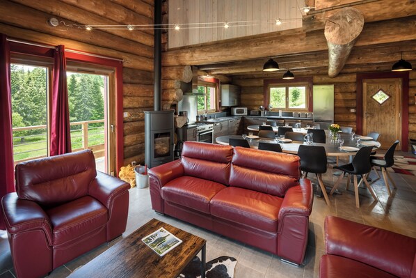 Interior - Log cabin with 25 m2 terrace and unobstructed view (La Pesse)