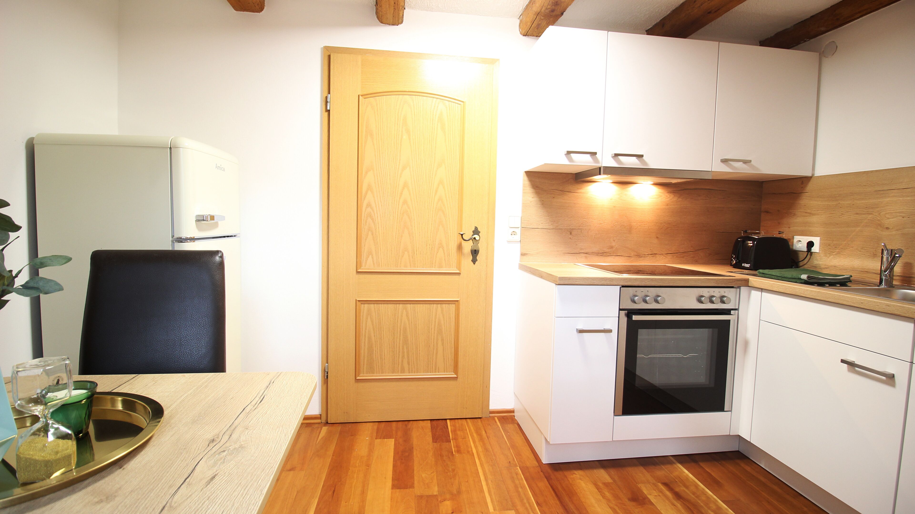 Signature-Apartment | Eigene Küche | Kühlschrank, Ofen, Herdplatte, Geschirrspüler