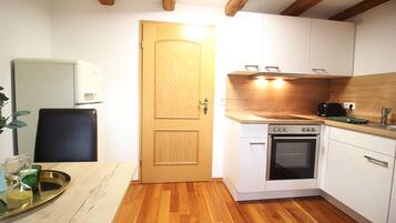 Signature-Apartment | Eigene KĂŒche | KĂŒhlschrank, Ofen, Herdplatte, GeschirrspĂŒler